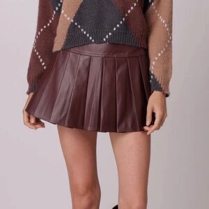Faux Leather Pleated mini skirt